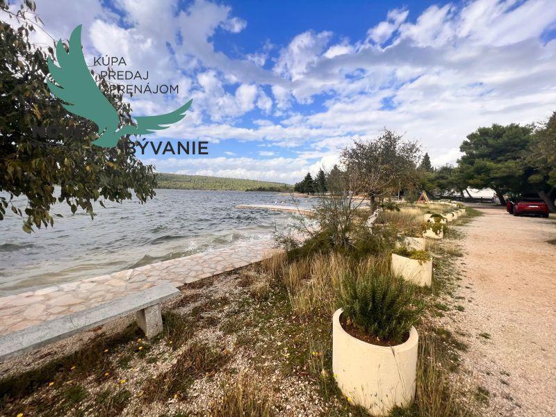 Dom 3x apartmán len 130m od mora s výhľadom na more v Chorvátsku  - Kruševo - Obrovac