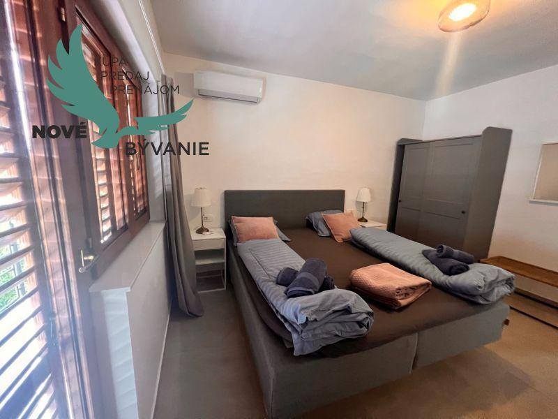 Dom 3x apartmán len 130m od mora s výhľadom na more v Chorvátsku  - Kruševo - Obrovac