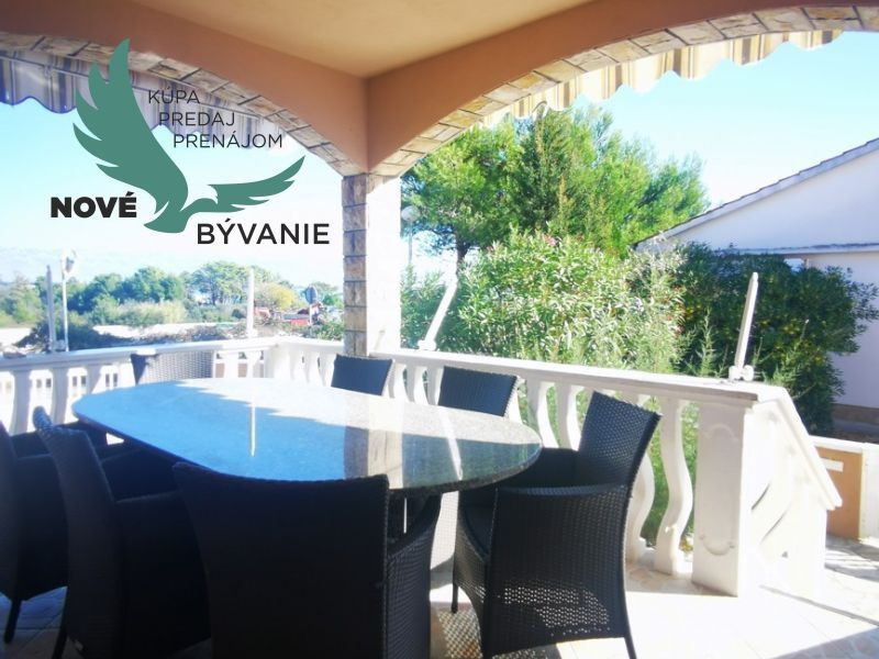 Dom 3x apartmán s výhľadom na more na ostrove Vir v Chorvátsku