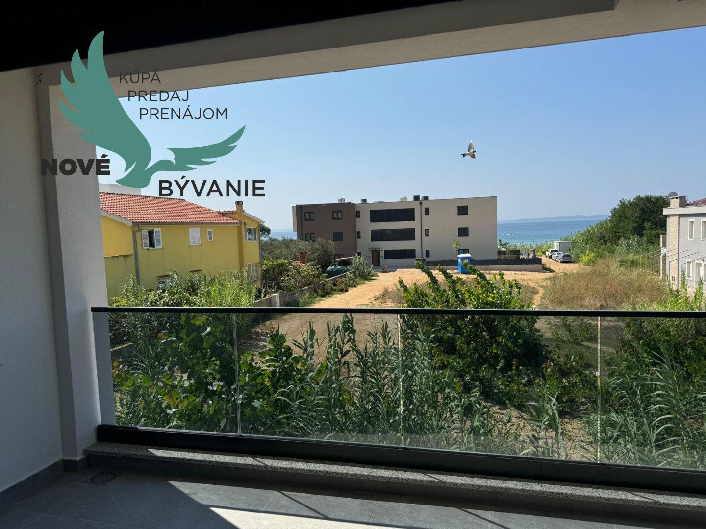 Novostavba apartmán 3x spálňa s 2x strešná terasa len 100m od mora s výhľadom na more, Chorvátsko- Privlaka