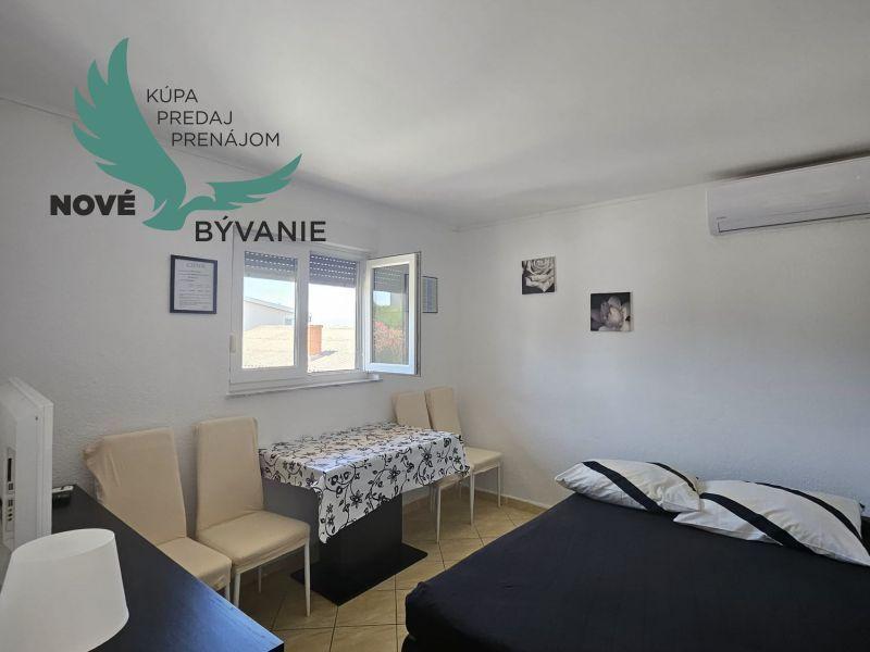 Na predaj dom 4x apartmán s výhľadom na more v Chorvátsku