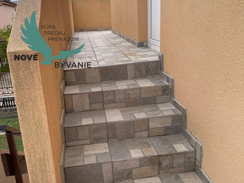 Dom vhodný ako investícia blízko mora s 3x apartmán v Chorvátsku - Vrsi