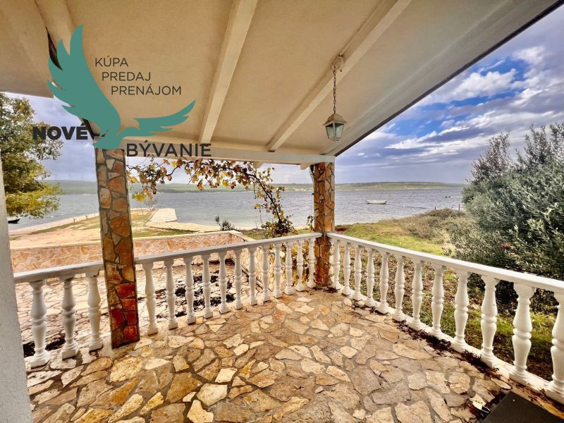 Na predaj dom prvý rad na mori s výhľadom na more v Chorvátsku