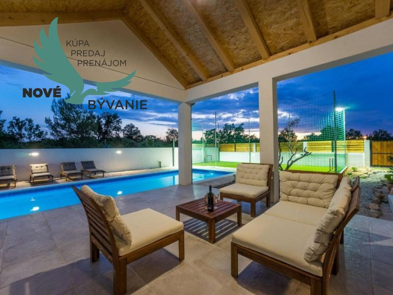 Luxusná novostavba vila s bazénom blízko mora v Chorvátsku v Zatone