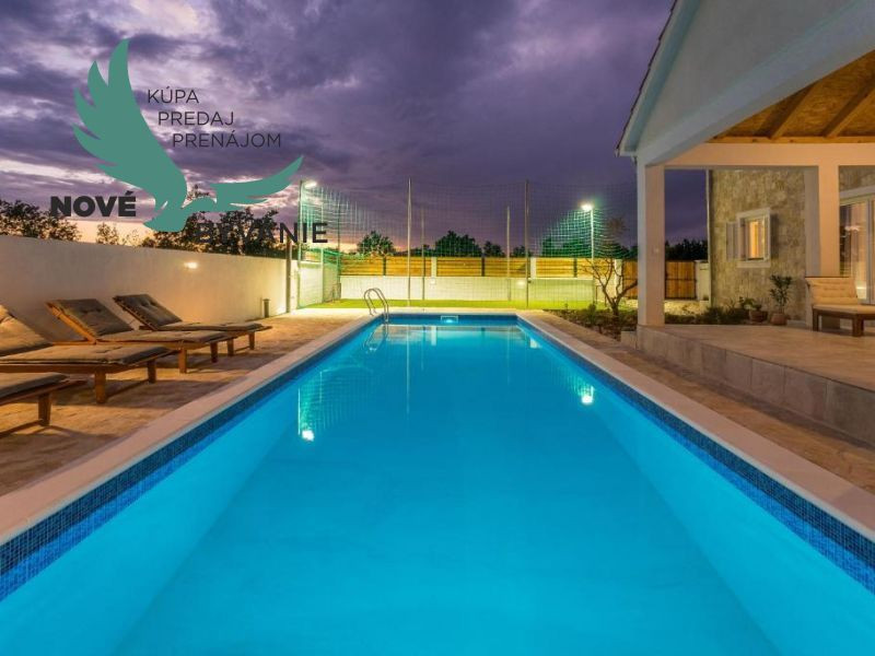 Luxusná novostavba vila s bazénom blízko mora v Chorvátsku v Zatone