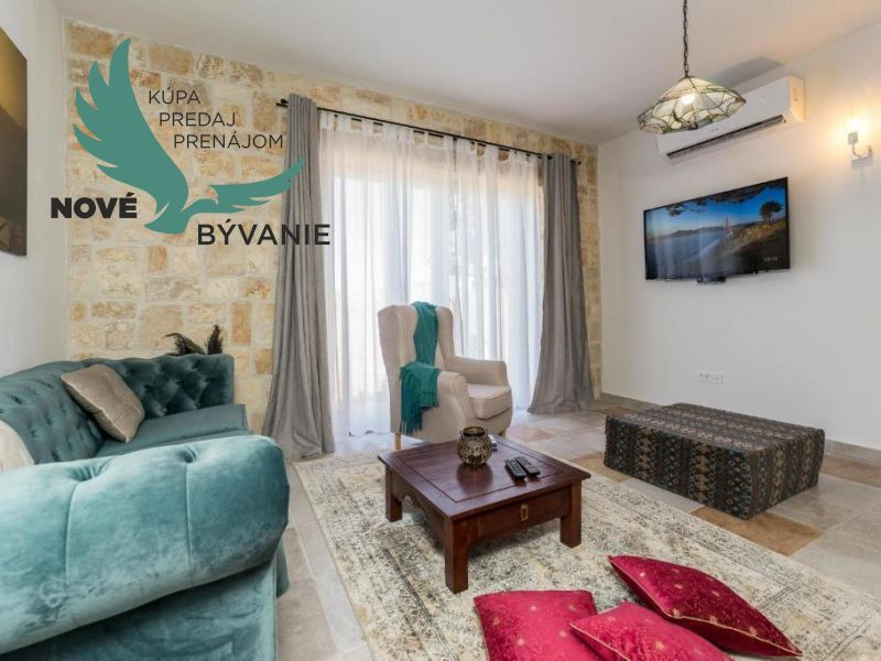 Luxusná novostavba vila s bazénom blízko mora v Chorvátsku v Zatone