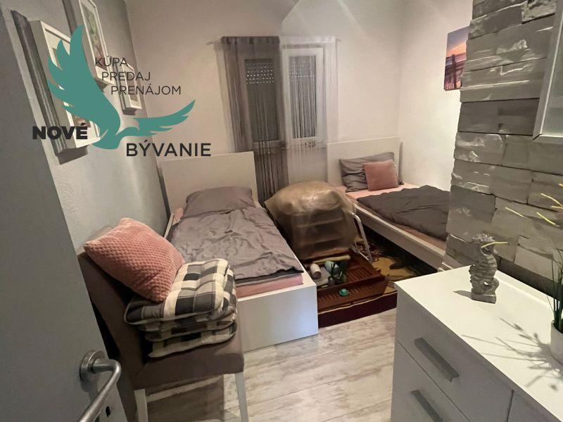 Dom 2x apartmán blízko mora v Chorvátsku na ostrove Vir