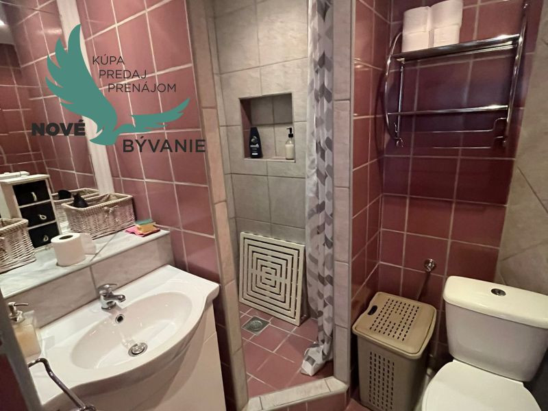 Dom 2x apartmán blízko mora v Chorvátsku na ostrove Vir