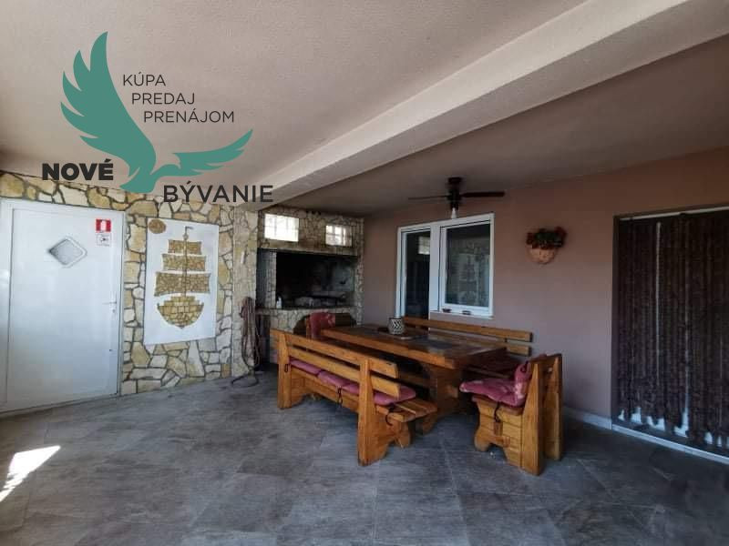 Dom 3x apartmán blízko mora v Chorvátsku, zabehnutý prenájom