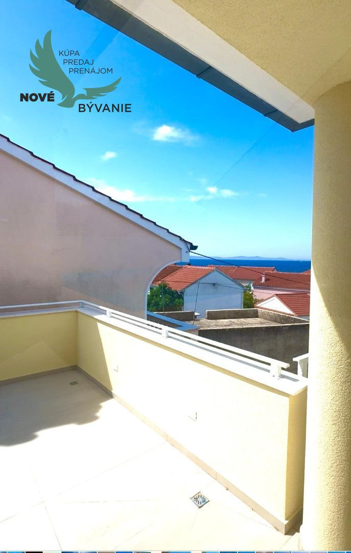 Na predaj vila s bazénom a výhľadom na more v Chorvátsku - Petrčane