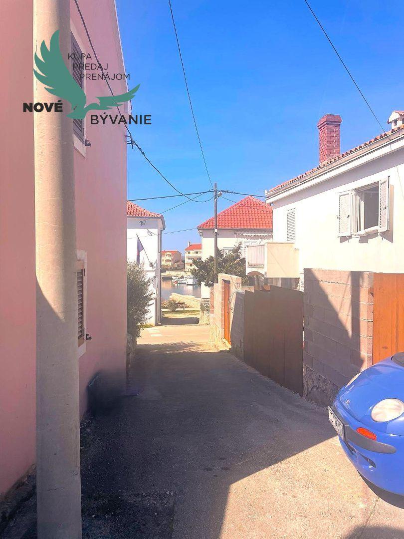 Na predaj vila s bazénom a výhľadom na more v Chorvátsku - Petrčane