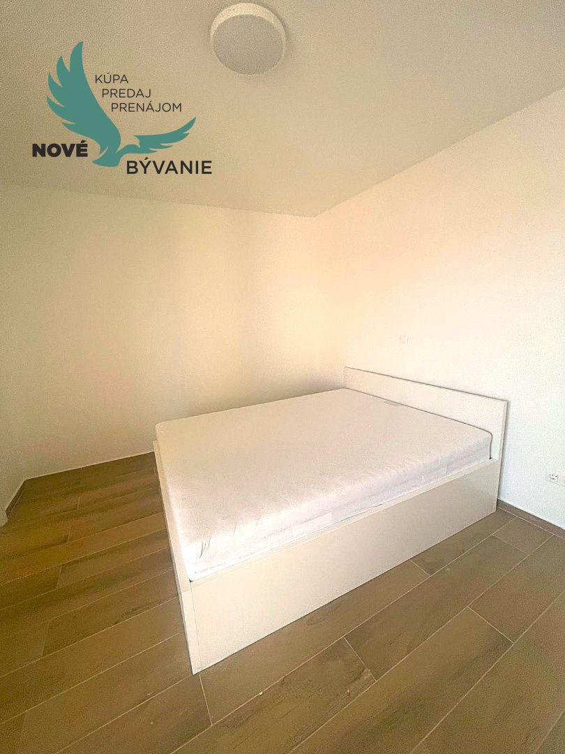 Na predaj vila s bazénom a výhľadom na more v Chorvátsku - Petrčane