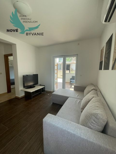 Predaj apartmán so záhradou, blízko pieskovej pláže, Chorvátsko - Pag