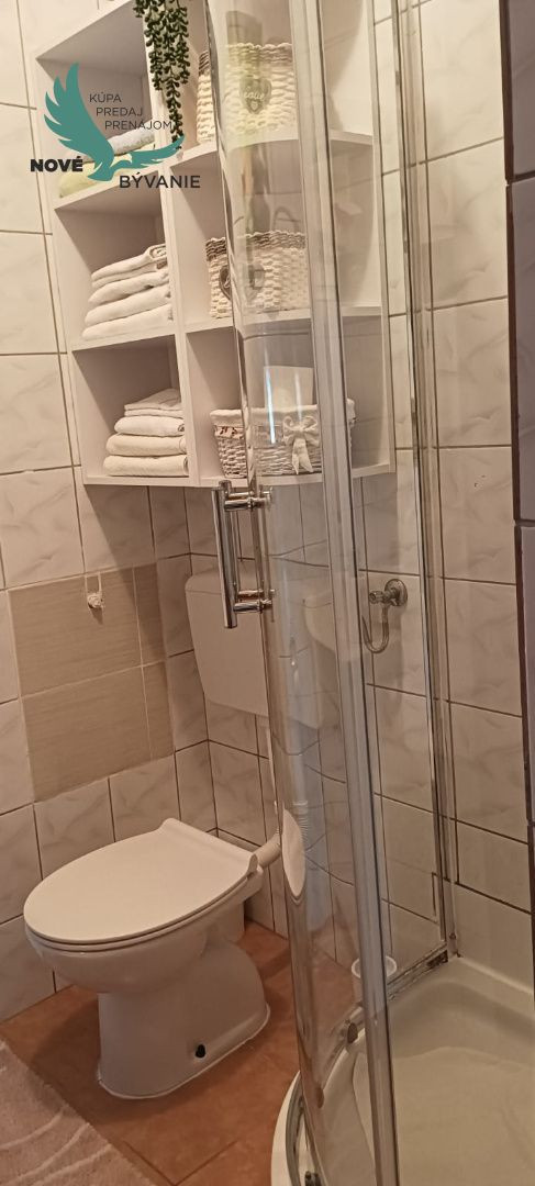 Dom v prvej rade od mora 2x apartmán s výhľadom na more a stavebným pozemkom,Jedinečná ponuka v Chorvátsku