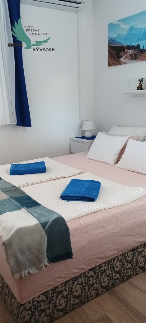 Dom v prvej rade od mora 2x apartmán s výhľadom na more a stavebným pozemkom,Jedinečná ponuka v Chorvátsku