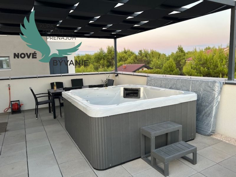 Chorvátsko - Apartmán so strešnou terasou