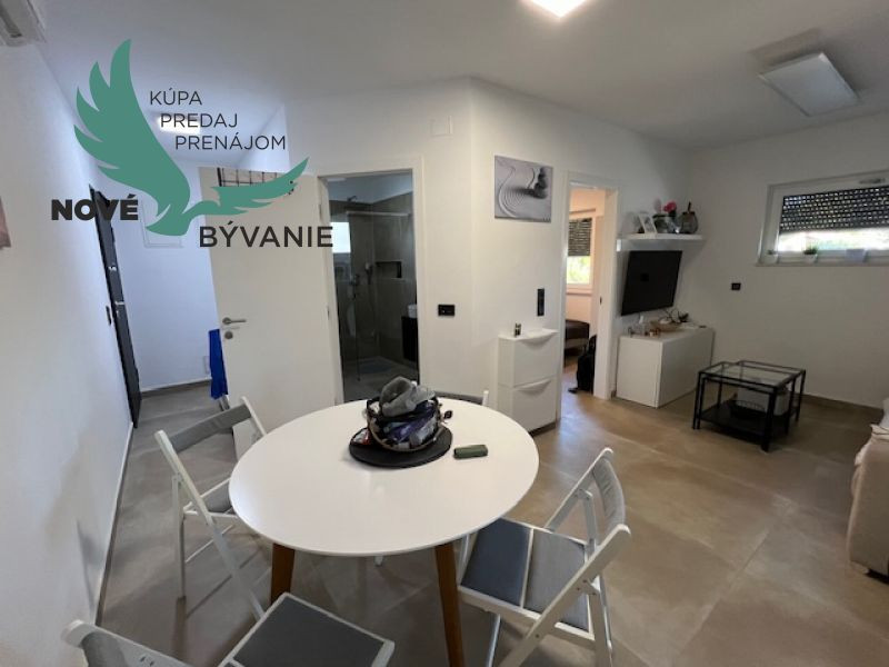 Chorvátsko - Apartmán so strešnou terasou