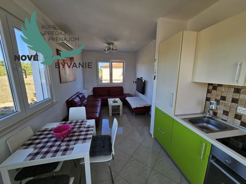 Na predaj  apartmán s výhľadom na more v Chorvátsku