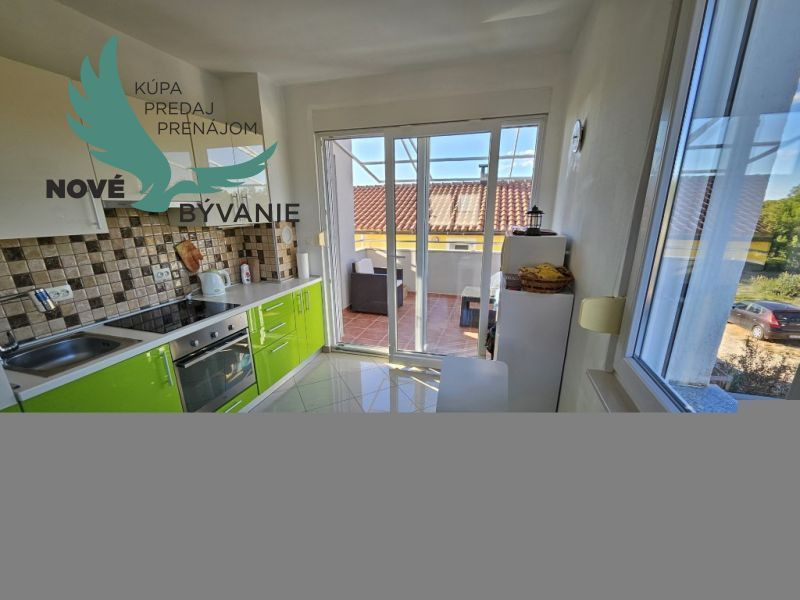 Na predaj  apartmán s výhľadom na more v Chorvátsku