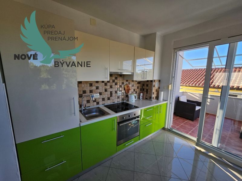 Na predaj  apartmán s výhľadom na more v Chorvátsku