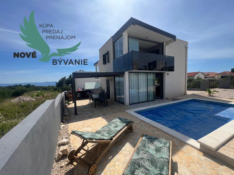 Chorvátsko - Na predaj novostavba s bazénom a výhľadom na more