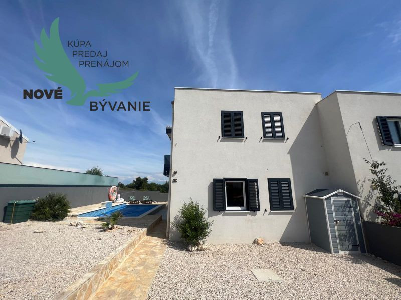 Chorvátsko - Na predaj novostavba s bazénom a výhľadom na more