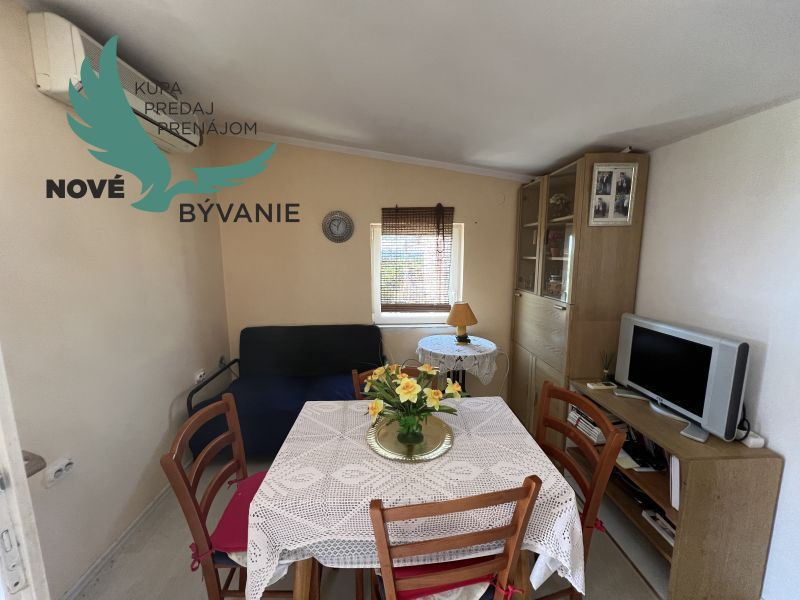 Dom 2x apartmán s výhľadom na more na ostrove Vir v Chorvátsku