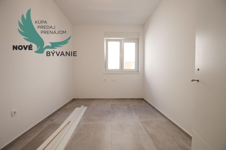 Luxusný apartmán s výhľadom na more len 30m od mora so 4x spálňou v Chorvátsku