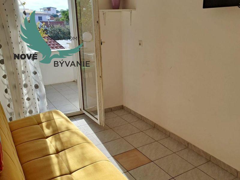 Apartmán len 80m od mora v Chorvátsku vhodný ako investícia