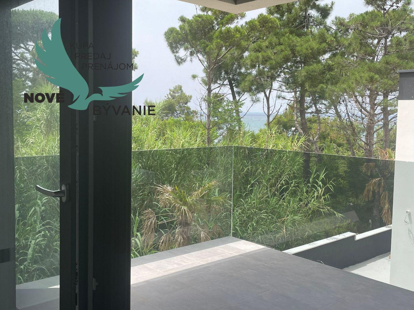 Luxusná novostavba len 70m od mora s výhľadom na more v Chorvátsku v Privlake