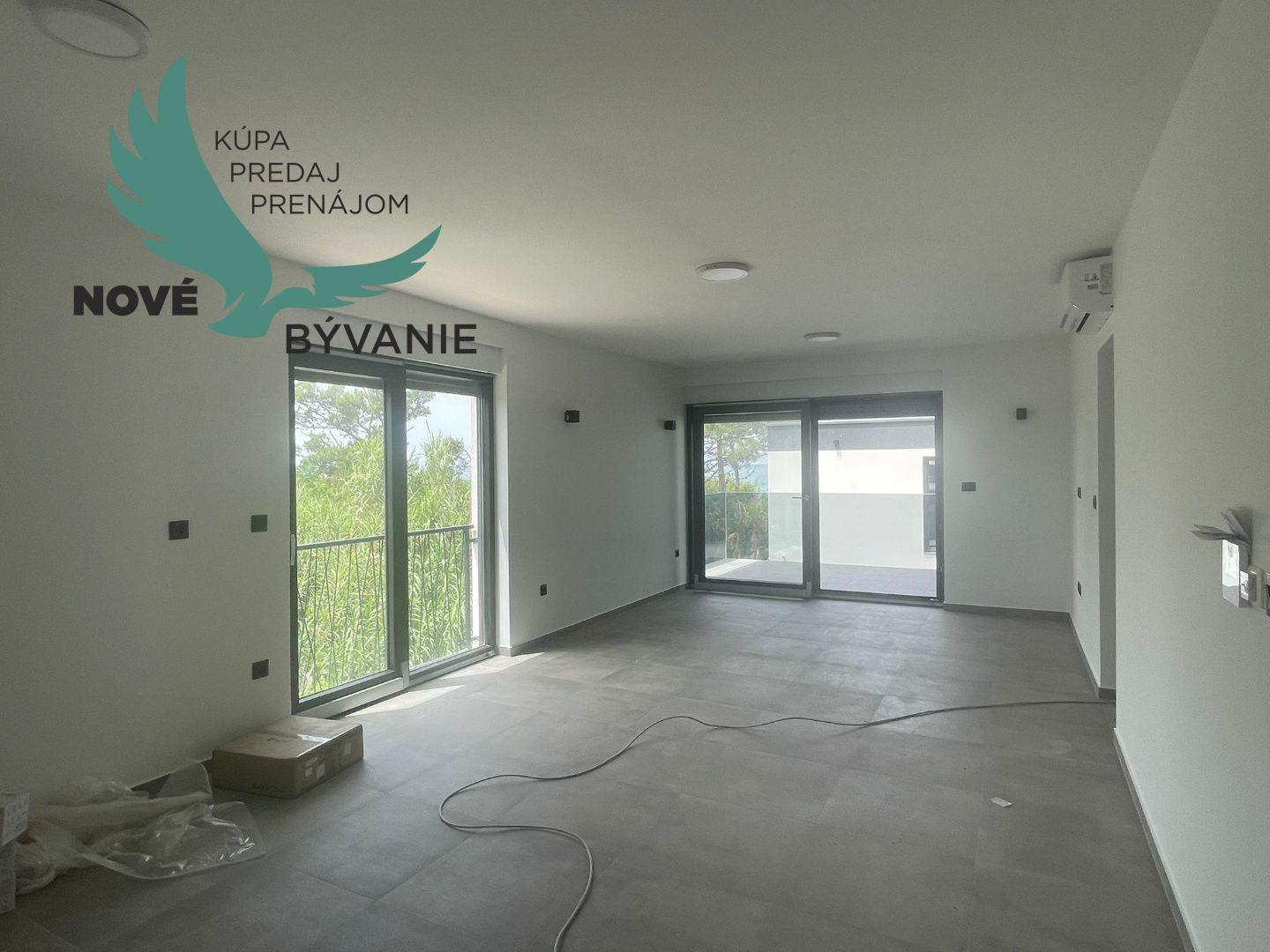 Luxusná novostavba len 70m od mora s výhľadom na more v Chorvátsku v Privlake