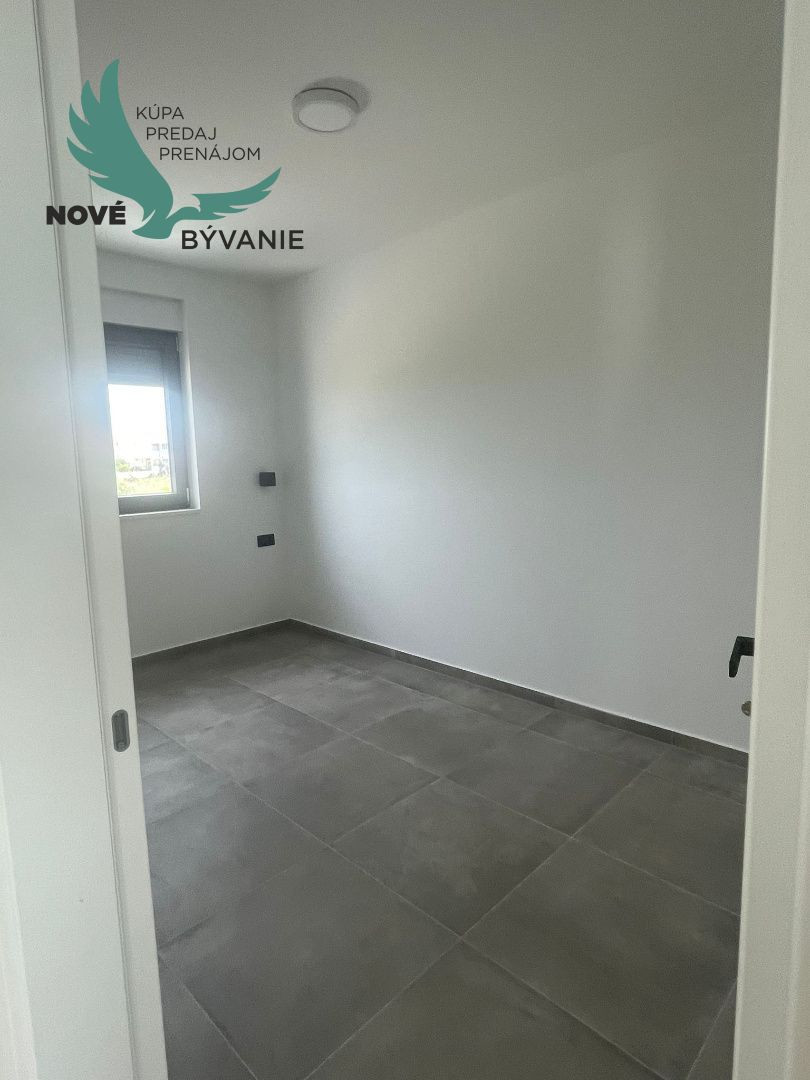 Luxusná novostavba len 70m od mora s výhľadom na more v Chorvátsku v Privlake