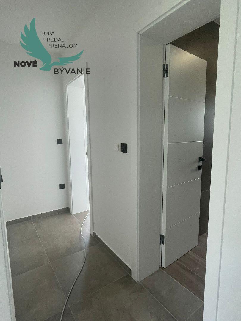 Luxusná novostavba len 70m od mora s výhľadom na more v Chorvátsku v Privlake