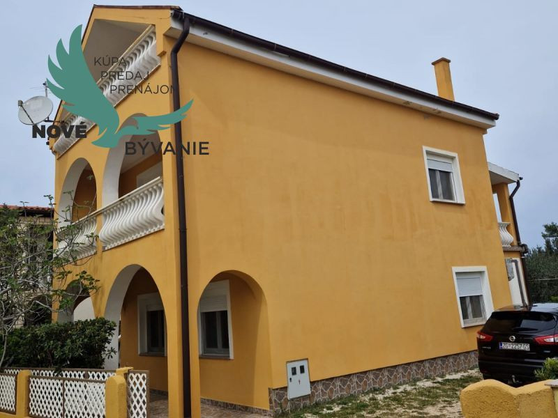 Dom 2x apartmán blízko mora v Chorvátsku na ostrove Vir