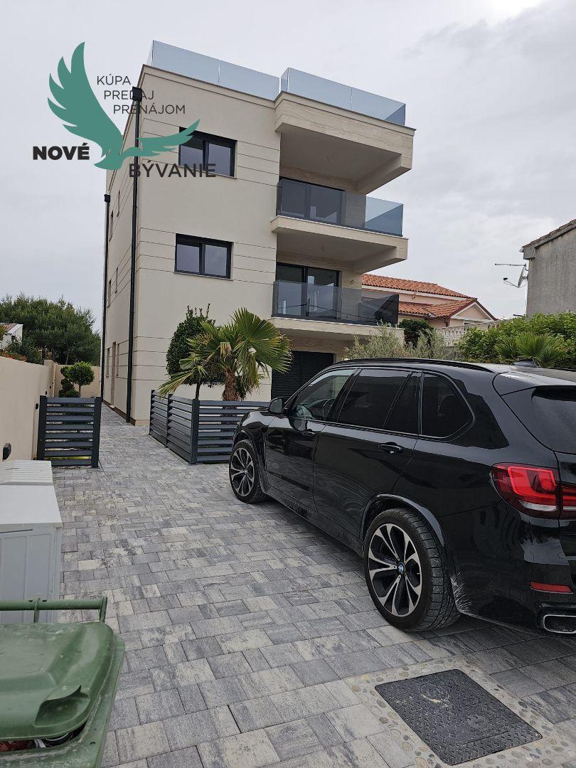 Chorvátsko Novostavba blízko mora s výhľadom na more