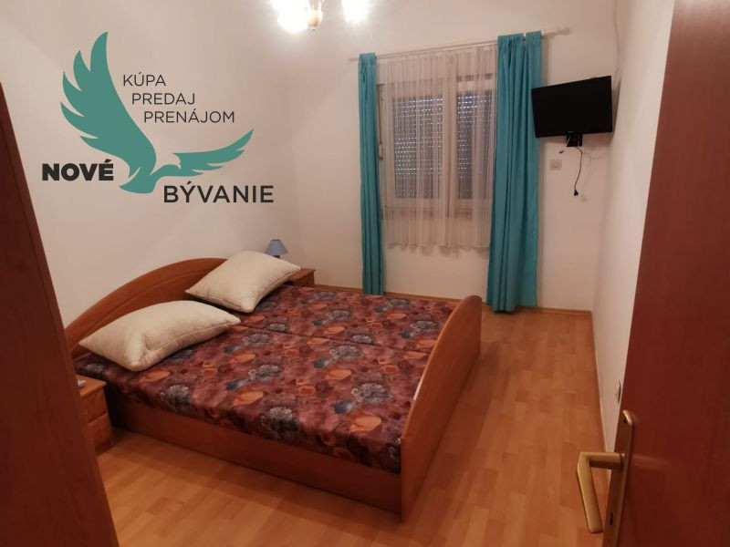 Dom 2x apartmán blízko mora v Chorvátsku na ostrove Vir