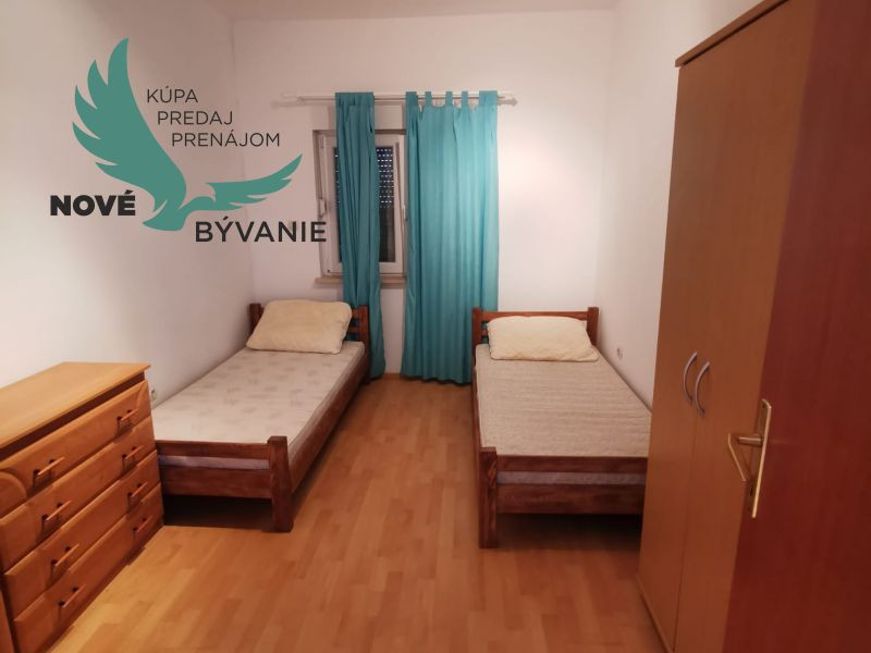 Dom 2x apartmán blízko mora v Chorvátsku na ostrove Vir
