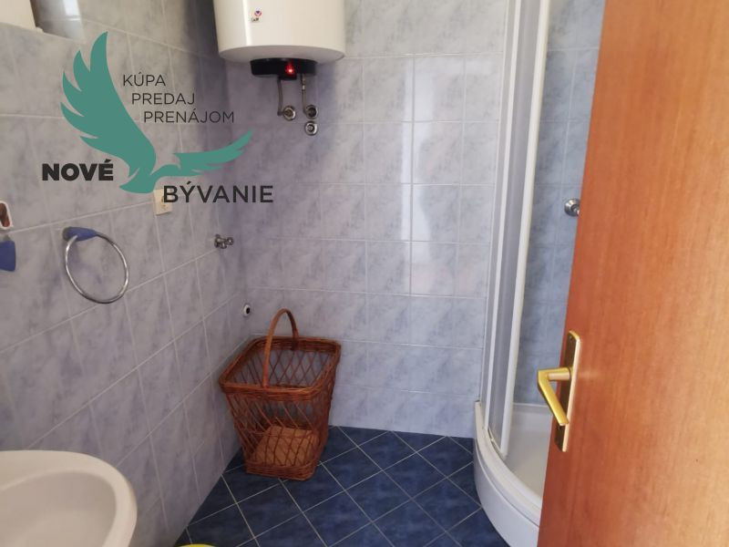 Dom 2x apartmán blízko mora v Chorvátsku na ostrove Vir