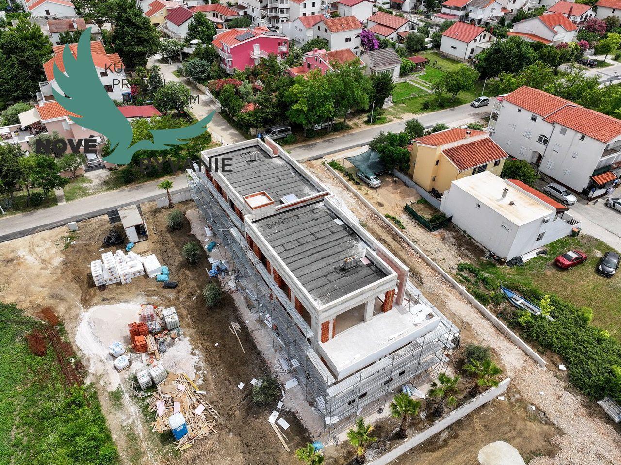 Luxusná novostavba pri nádhernej pieskovej pláži v Chorvátsku - Privlaka