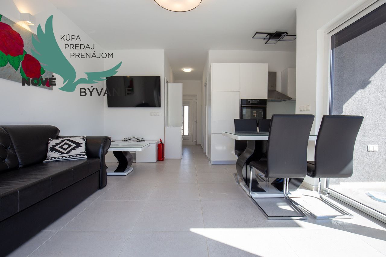 Chorvátsko - Apartmán s bazénom a dvorom na ostrove Vir