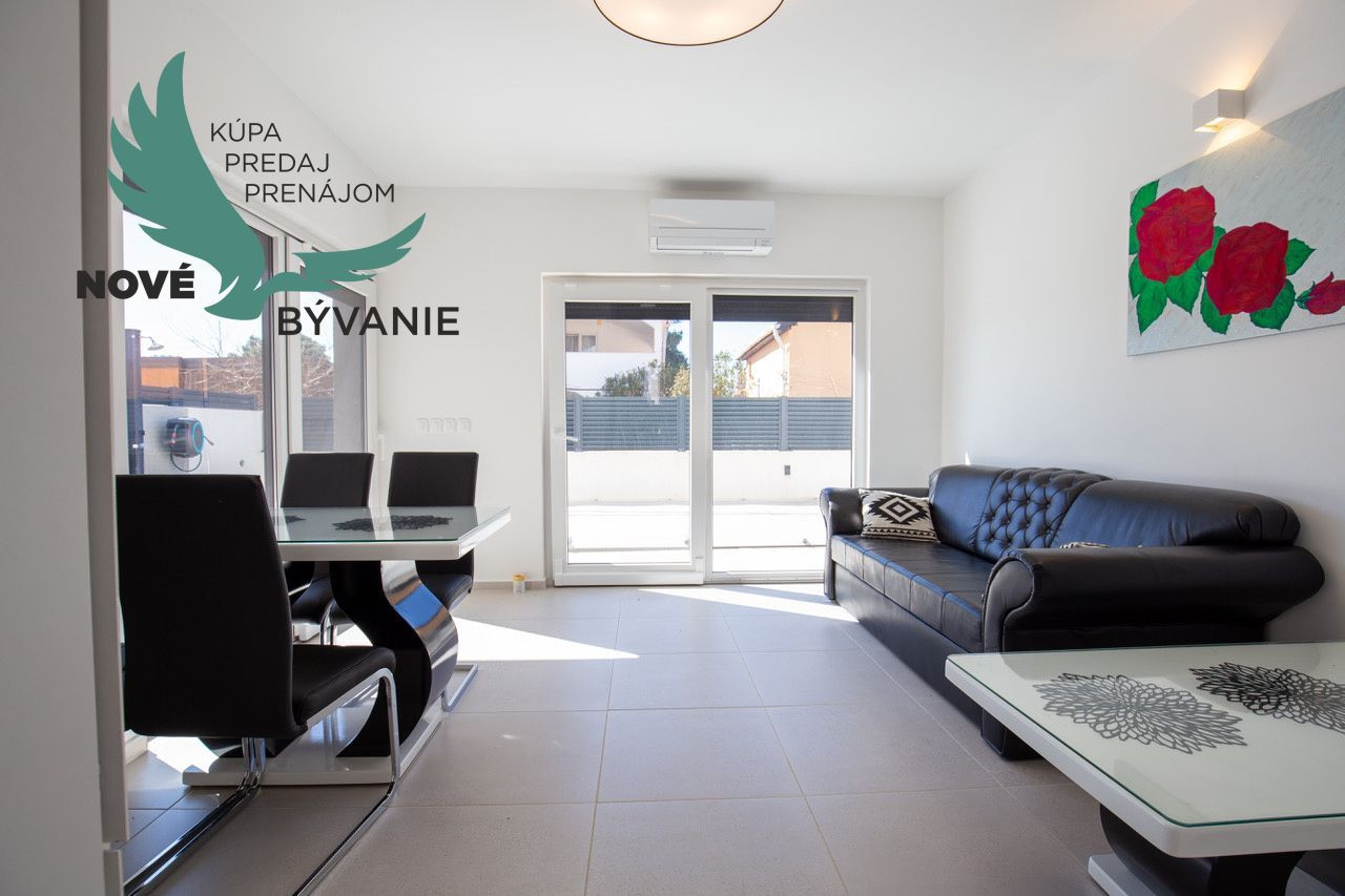 Chorvátsko - Apartmán s bazénom a dvorom na ostrove Vir