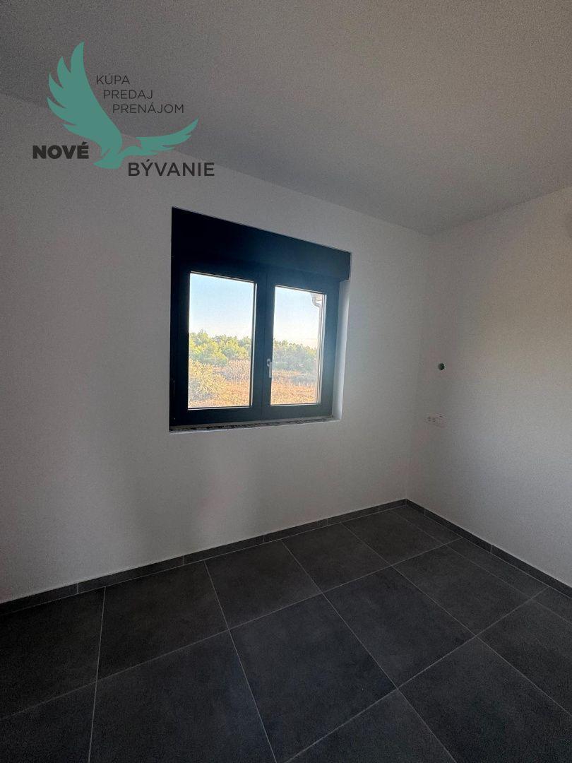 Chorvátsko - Novostavba apartmánu so strešnou terasou za top cenu