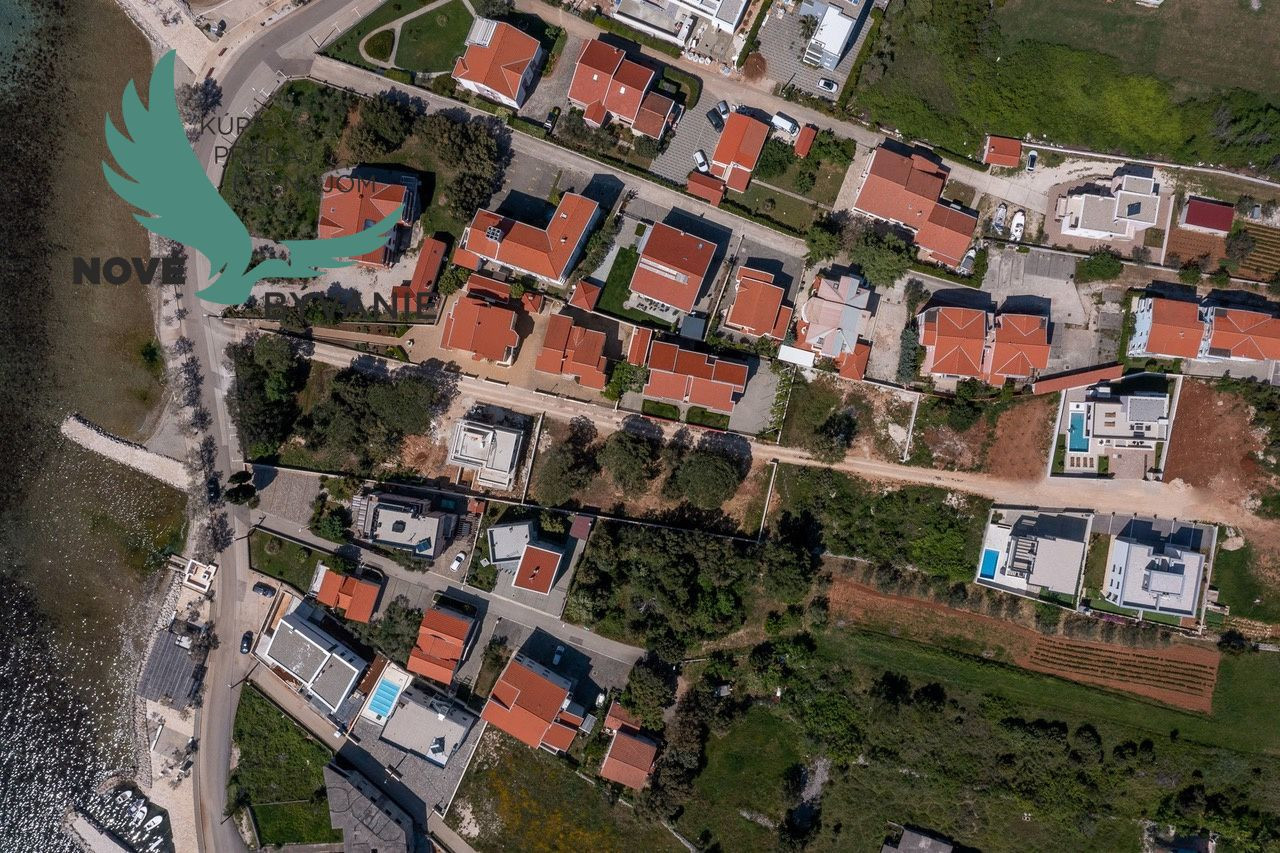 Exkluzívne na predaj vila s bazénom v Chorvátsku na lukratívnom mieste v Zatone