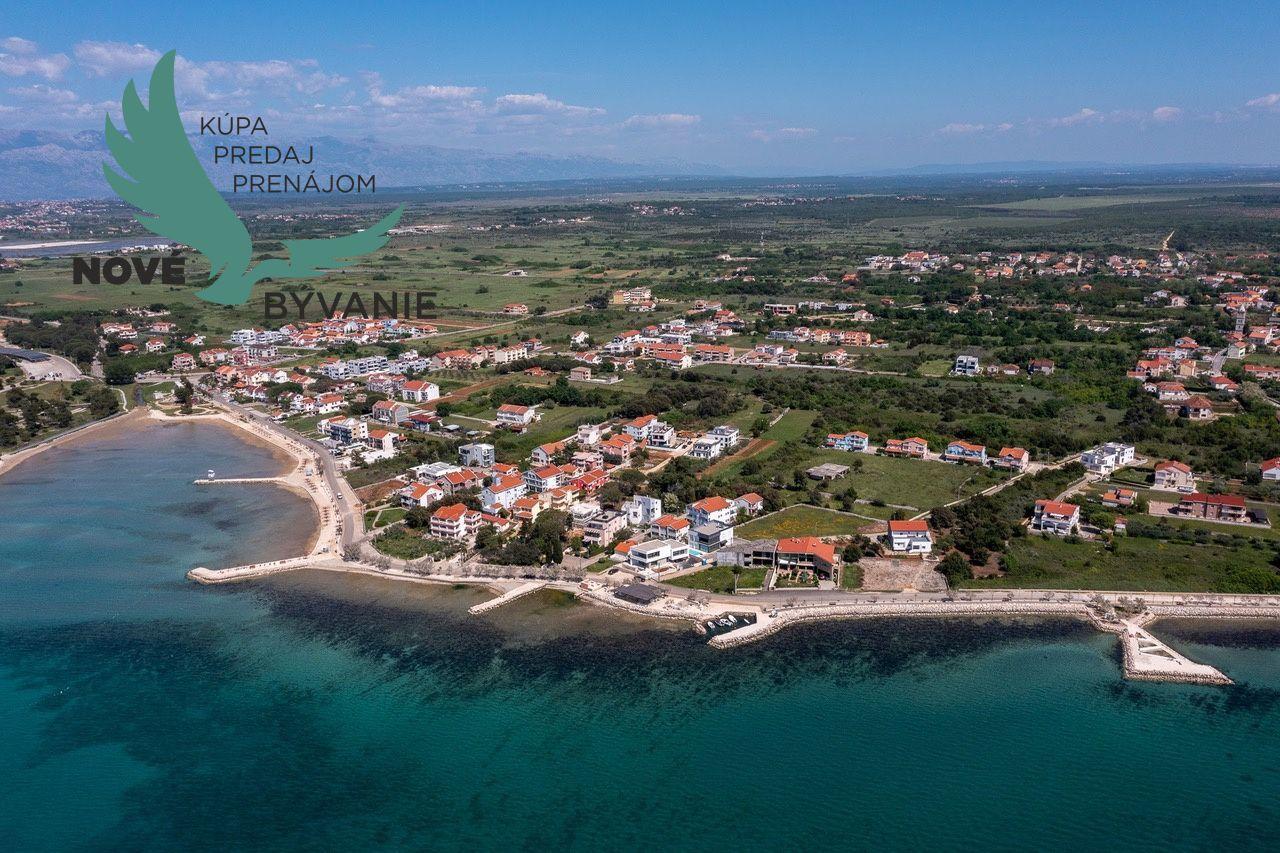 Exkluzívne na predaj vila s bazénom v Chorvátsku na lukratívnom mieste v Zatone