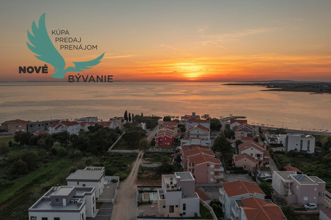 Exkluzívne na predaj vila s bazénom v Chorvátsku na lukratívnom mieste v Zatone