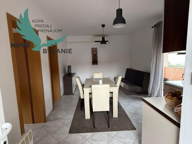 Chorvátsko - Apartmán s dvorom 300m od mora na ostrove Vir