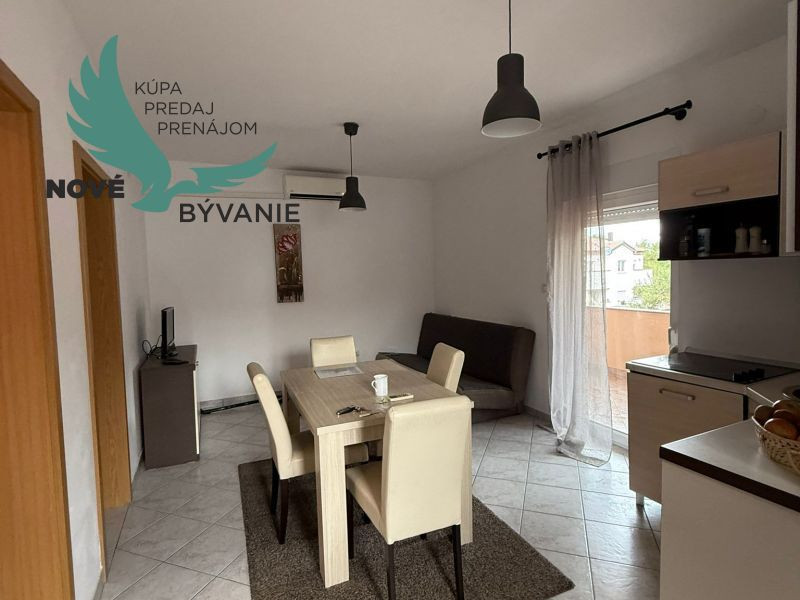 Chorvátsko - Apartmán s dvorom 300m od mora na ostrove Vir