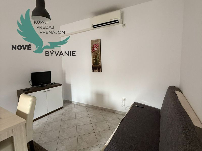 Chorvátsko - Apartmán s dvorom 300m od mora na ostrove Vir