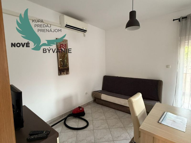 Chorvátsko - Apartmán s dvorom 300m od mora na ostrove Vir