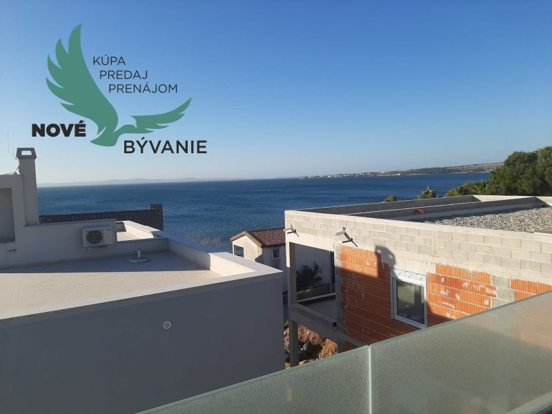 Apartmán so strešnou terasou  len 30m od mora v Chorvátsku